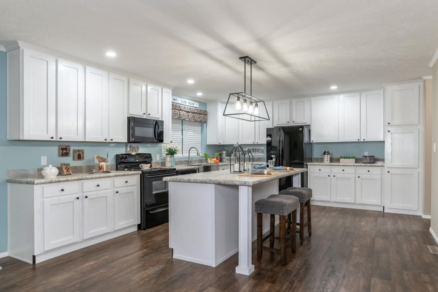 "The Whispering Creek" Plan 583258, Mansion Elite Sectional